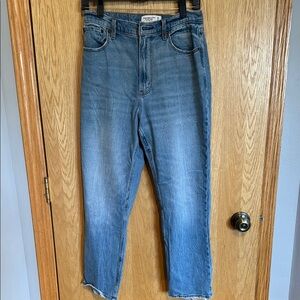 Abercrombie & Fitch Ankle Straight Ultra High Rise Jean